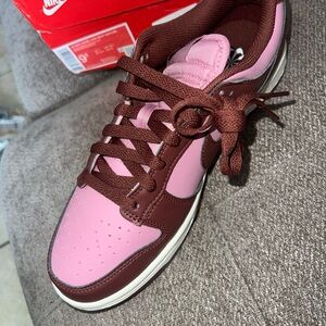 Nike Women's Sneakers in Pink and Brown